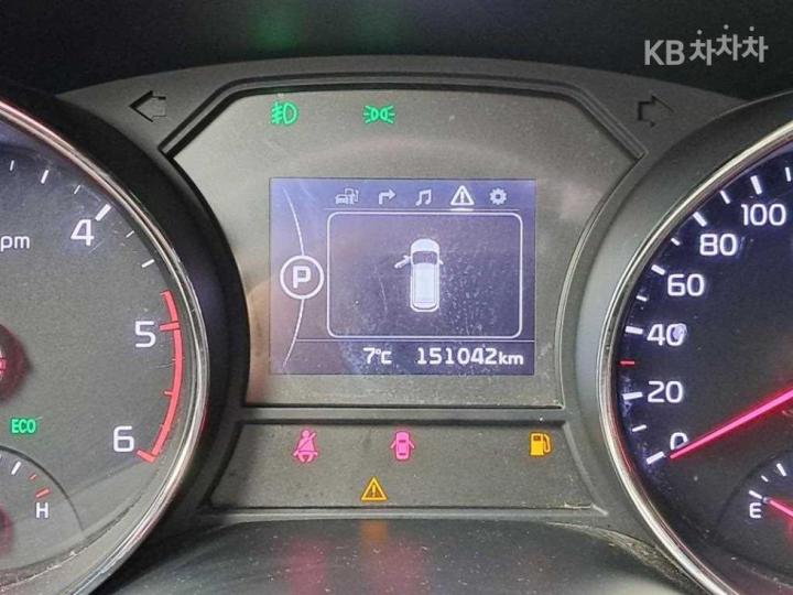 Kia Carnival 2.2 Diesel Luxury 9