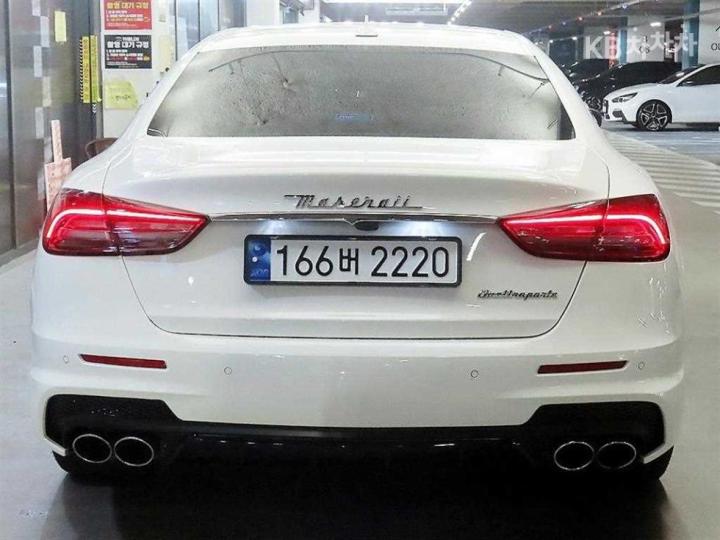 Maserati Quattroporte 3.0 V6 GranLusso 6