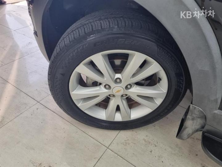 Chevrolet Captiva 2WD LT 8