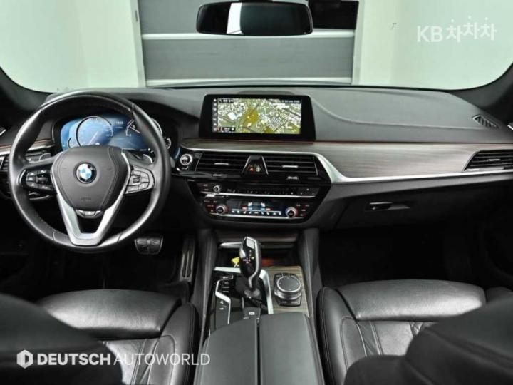 BMW 5 Series G30 520d xDrive M Sport Package Plus 8