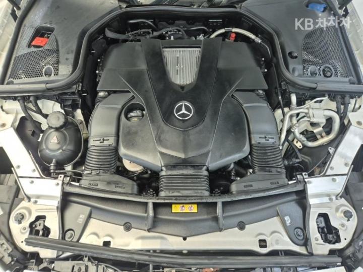 Mercedes-Benz E-Class W213 E450 4MATIC Carbriolet Base Type 6