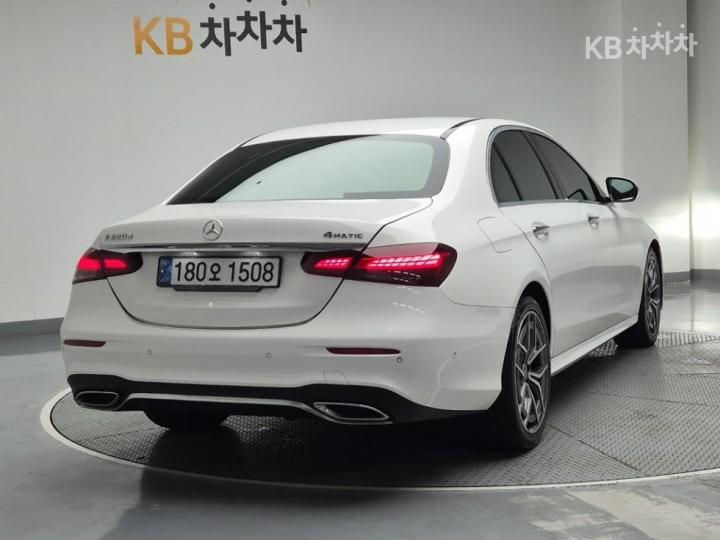 Mercedes-Benz E-Class W213 E220d 4MATIC AMG Line 4