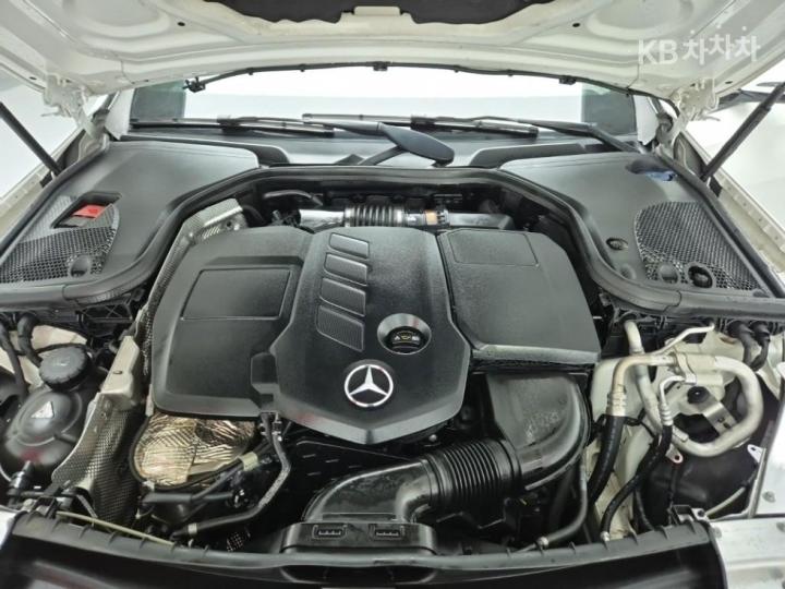Mercedes-Benz E-Class W213 E220d 4MATIC AMG Line 6
