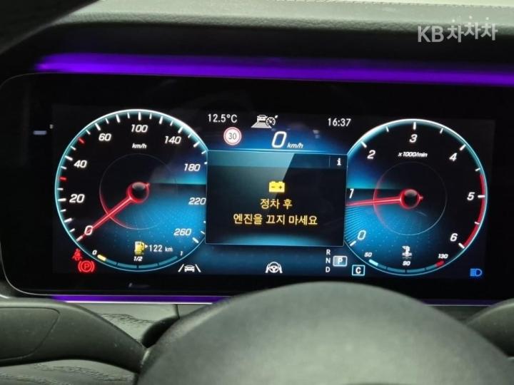 Mercedes-Benz E-Class W213 E220d 4MATIC AMG Line 7