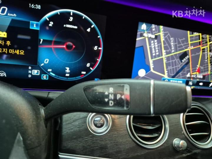 Mercedes-Benz E-Class W213 E220d 4MATIC AMG Line 9