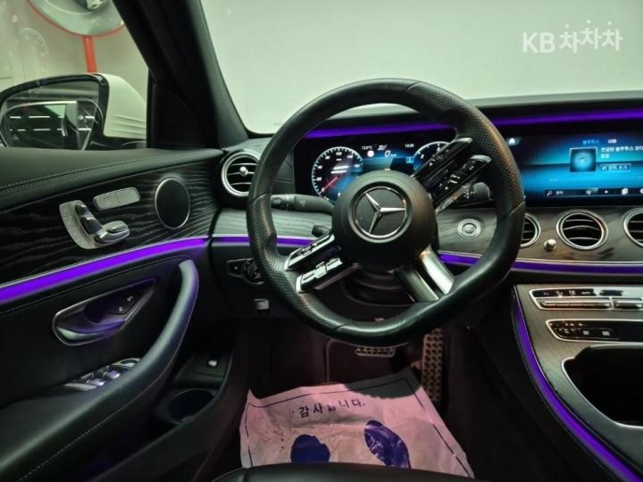 Mercedes-Benz E-Class W213 E220d 4MATIC AMG Line 10