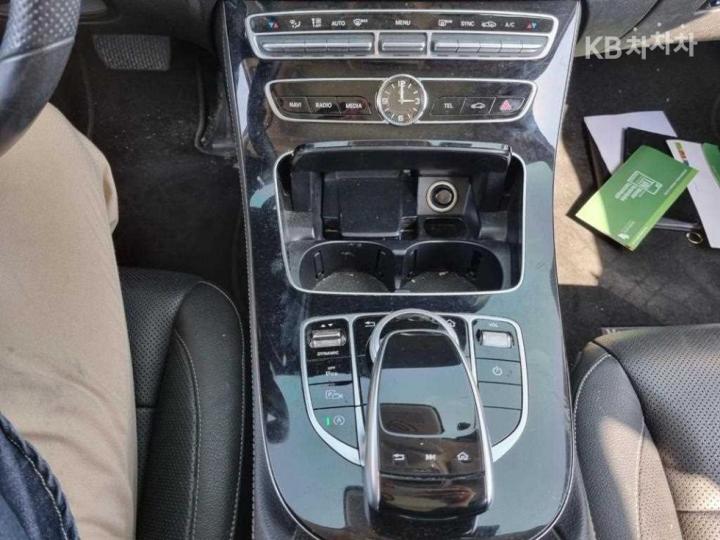 Mercedes-Benz E-Class W213 E300 Avantgarde 7