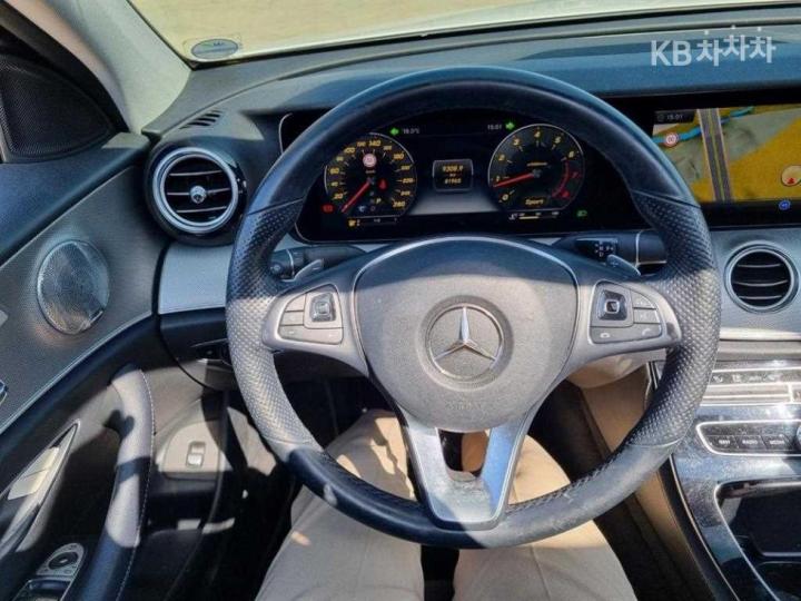 Mercedes-Benz E-Class W213 E300 Avantgarde 10