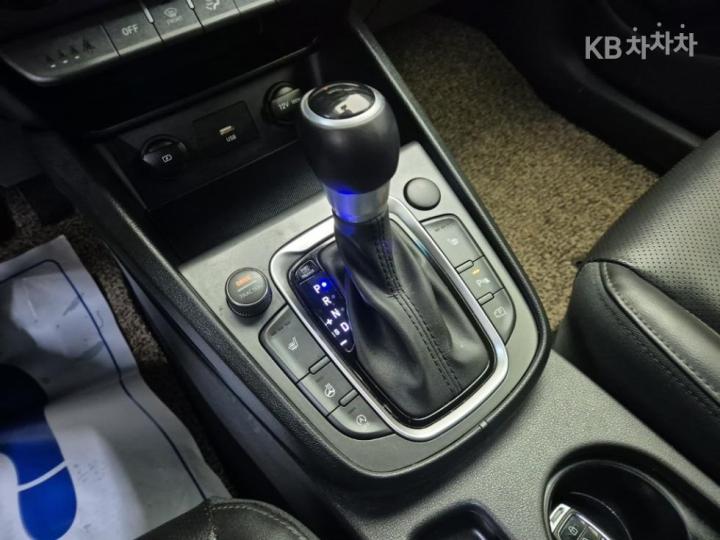 Hyundai Kona 2.0 Gasoline 2WD Smart 9