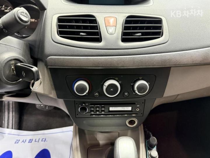 Renault SM3 New SE Black Base Type 10