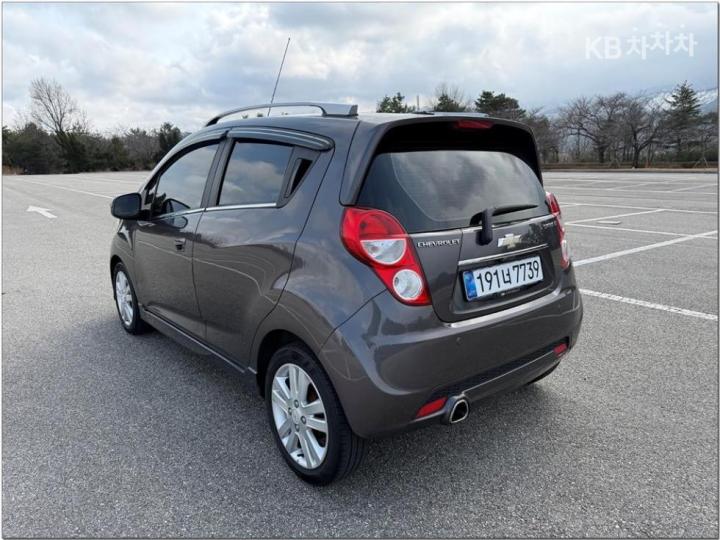 Chevrolet Spark S LT 8