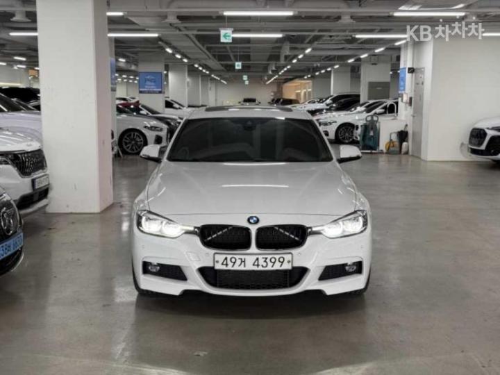 BMW 3 Series New 330i F30 Shadow Edition 4