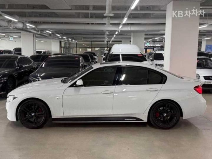 BMW 3 Series New 330i F30 Shadow Edition 6