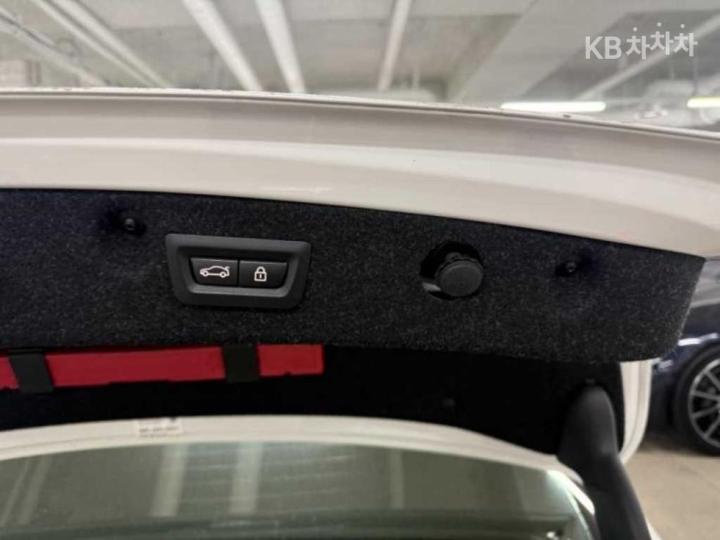 BMW 3 Series New 330i F30 Shadow Edition 8