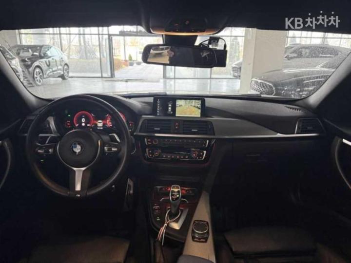 BMW 3 Series New 330i F30 Shadow Edition 9