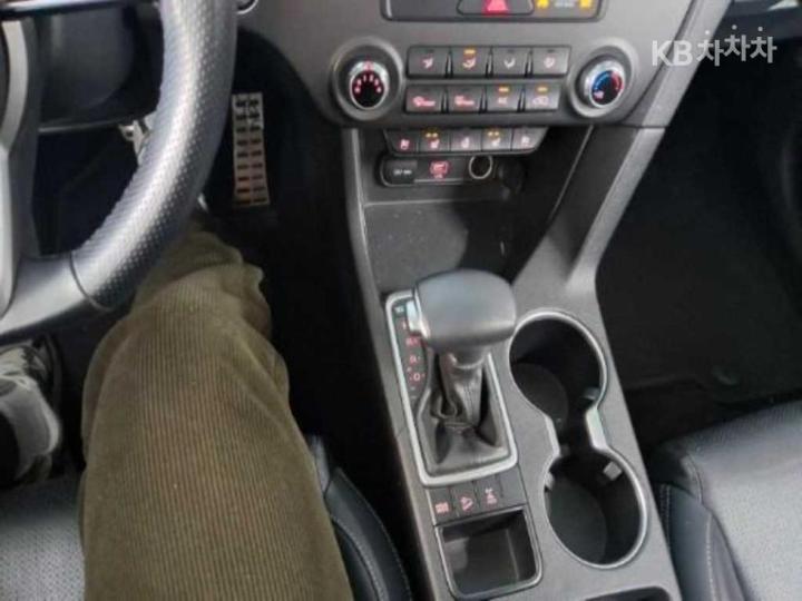 Kia Sportage The Bold 2.0 Diesel 4WD Prestige 6