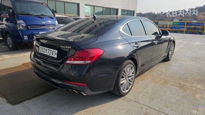 Genesis G70 2.0T Elite 5