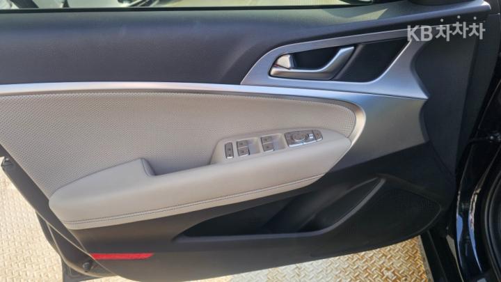 Genesis G70 2.0T Elite 6