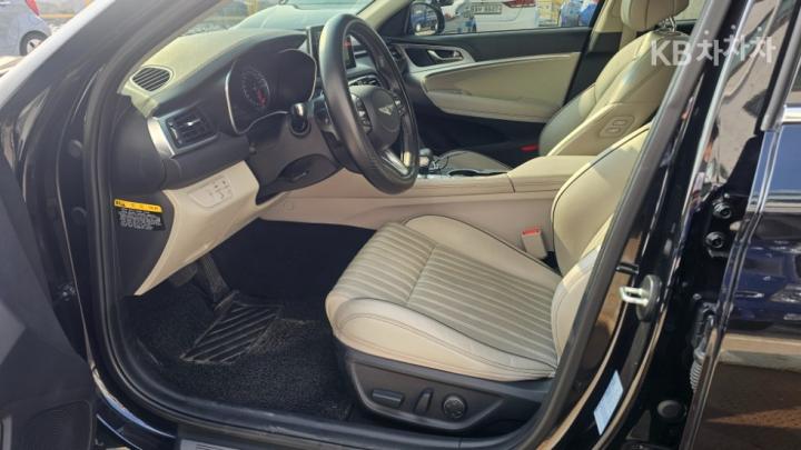Genesis G70 2.0T Elite 8