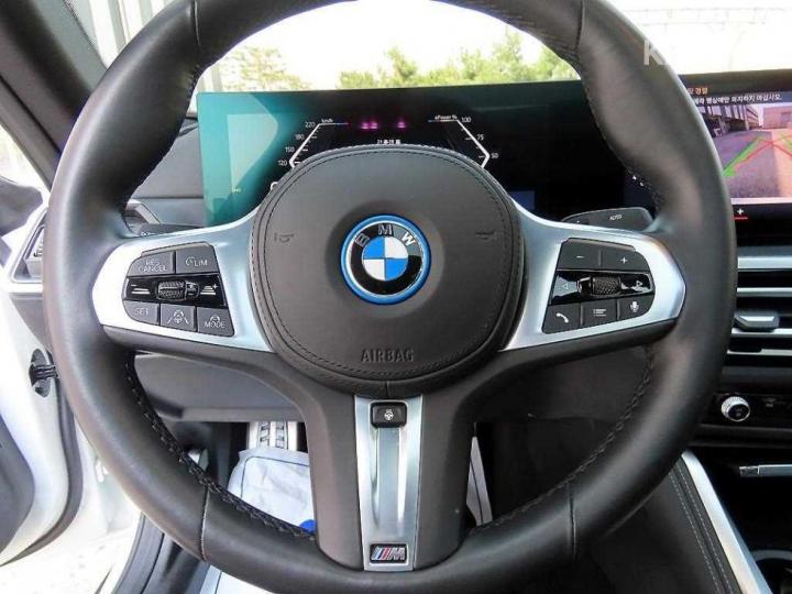 BMW i4 eDrive40 M Sport Pro 9
