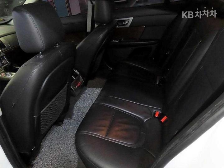 Jaguar XF New 2.2D Luxury X250 8