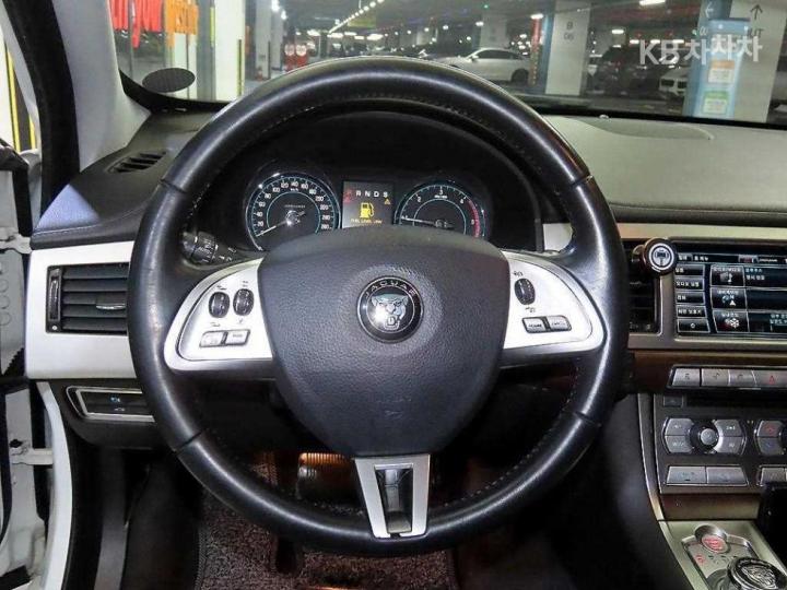 Jaguar XF New 2.2D Luxury X250 9