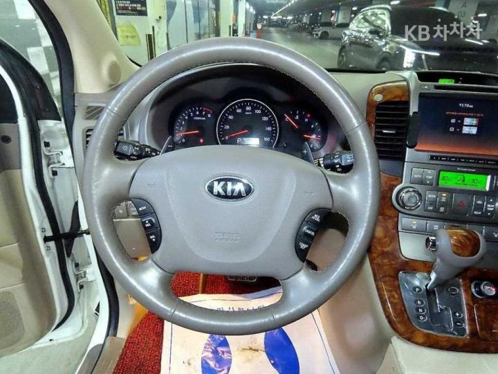 Kia Carnival R Grand High Limousine GLX Premium 9