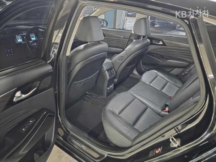 Kia K7 Premier Hybrid 2.4 HEV Signature 10