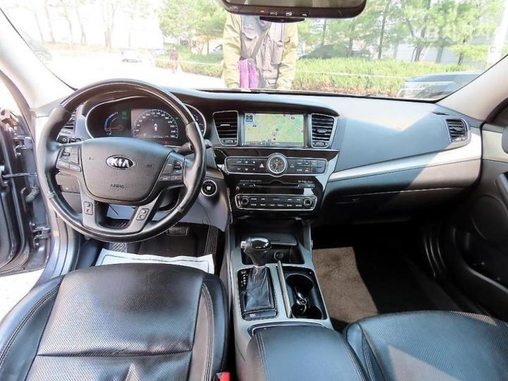 Kia K7 Hybrid 700h Prestige 8