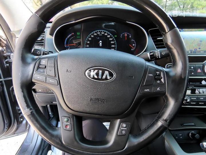 Kia K7 Hybrid 700h Prestige 9
