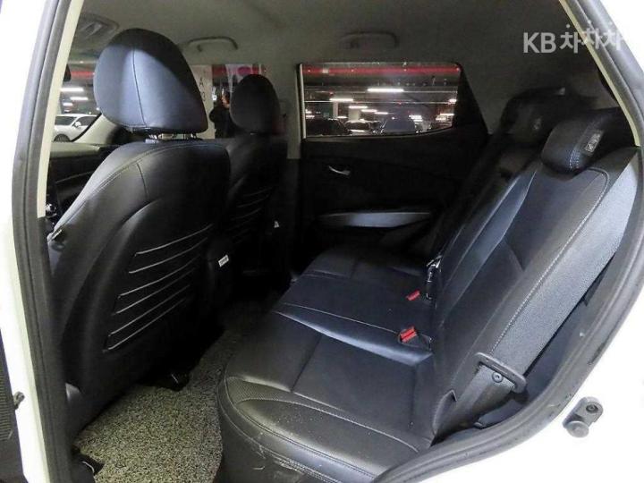 KG Mobility (Ssangyong) Tivoli Gasoline V3 2WD Base Type 8