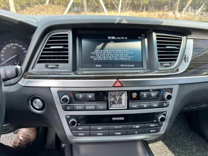 Genesis G80 3.3 GDI AWD Luxury 8