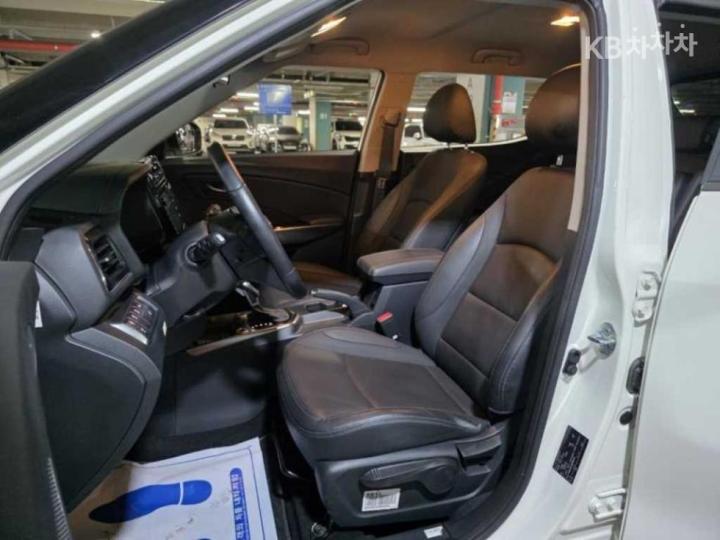 KG Mobility (Ssangyong) Tivoli Gasoline V3 2WD Base Type 8