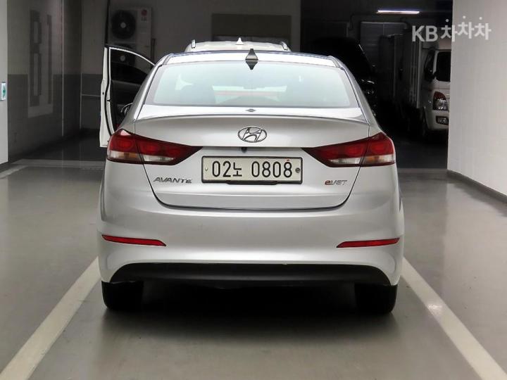 Hyundai Avante AD 1.6 e-VGT Premium 4