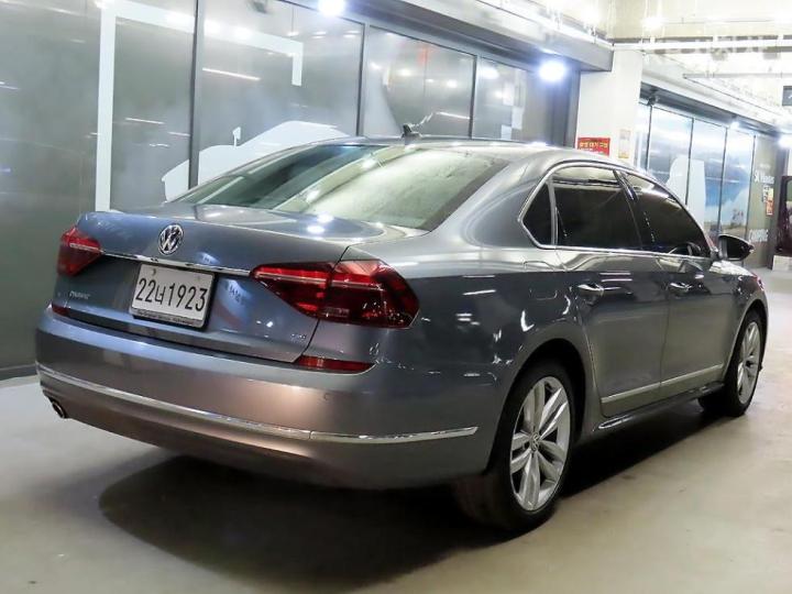 Volkswagen Passat 2.0 TSI 5