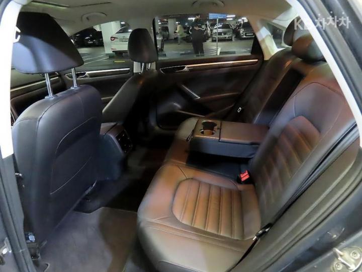 Volkswagen Passat 2.0 TSI 8