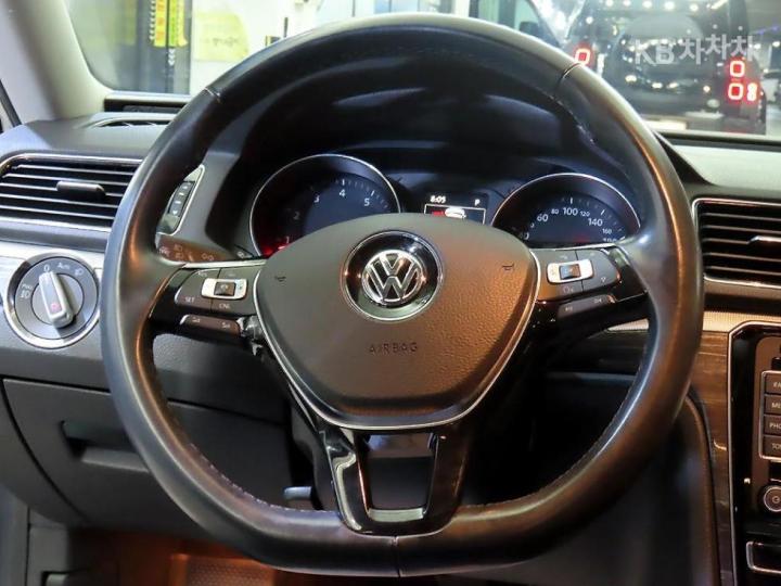 Volkswagen Passat 2.0 TSI 9