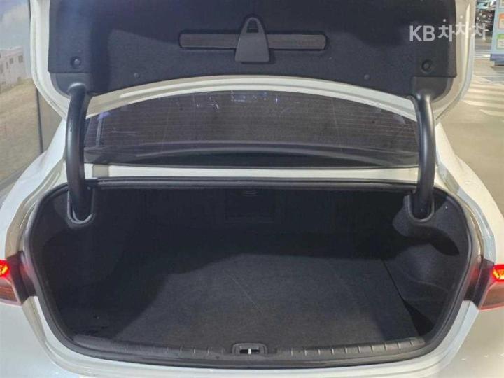 Hyundai Grandeur LPi 3.0 Modern 7