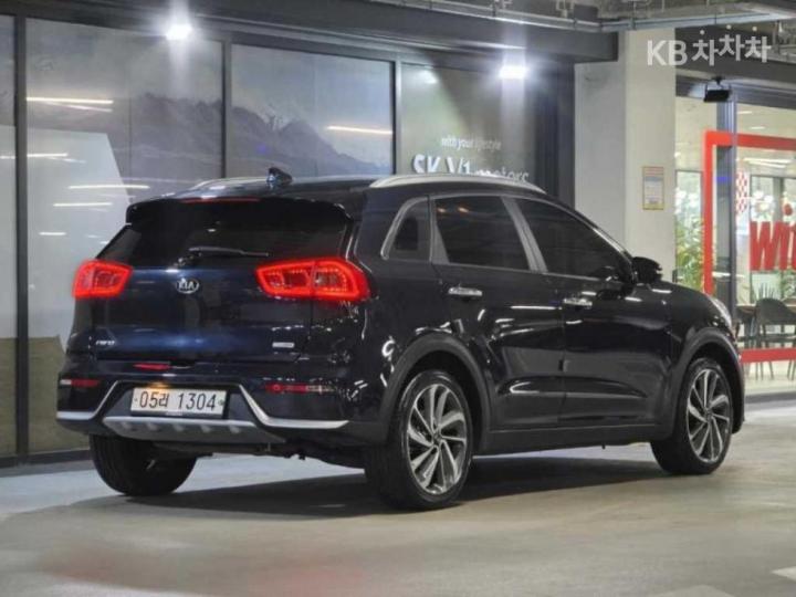 Kia Niro 1.6 Prestige 5