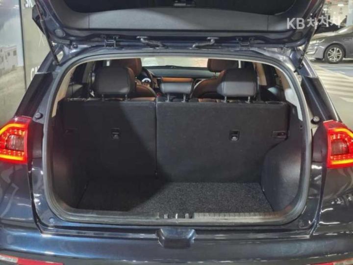 Kia Niro 1.6 Prestige 7