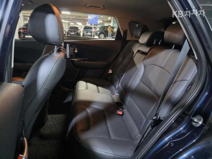 Kia Niro 1.6 Prestige 9