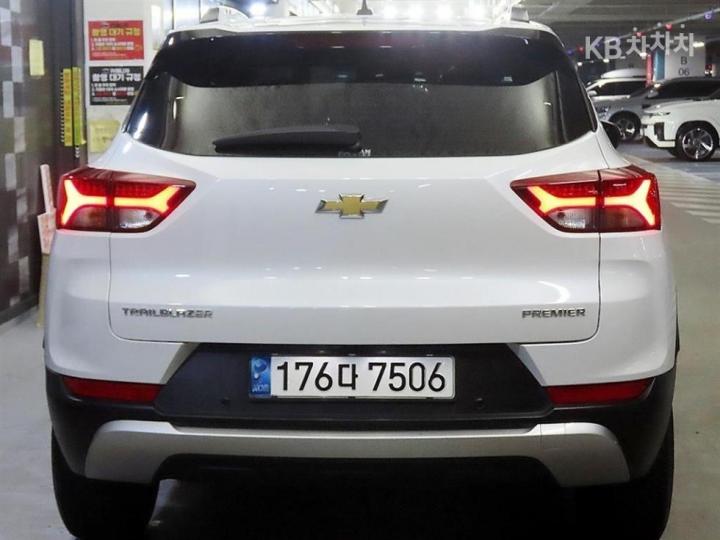 Chevrolet Trailblazer 1.35 Gasoline 2WD Premier 6