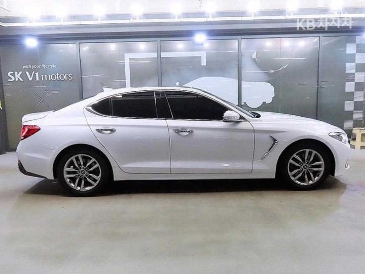 Genesis G70 2.2D Advanced 4