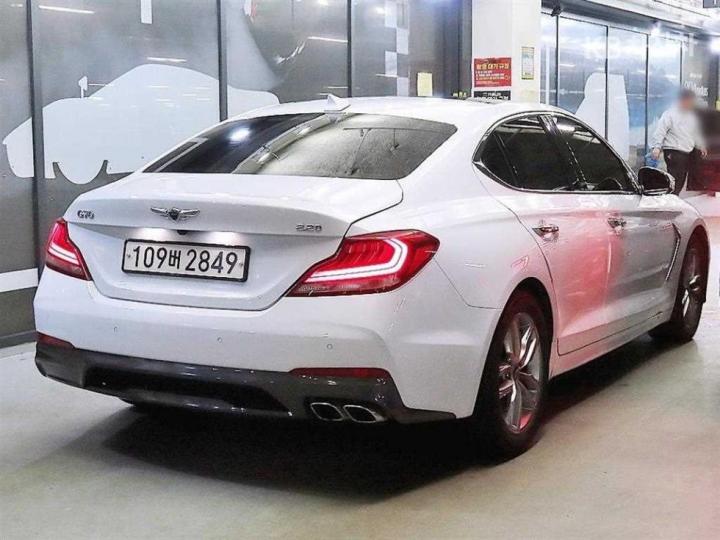 Genesis G70 2.2D Advanced 5