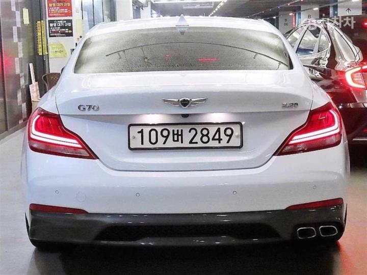 Genesis G70 2.2D Advanced 6
