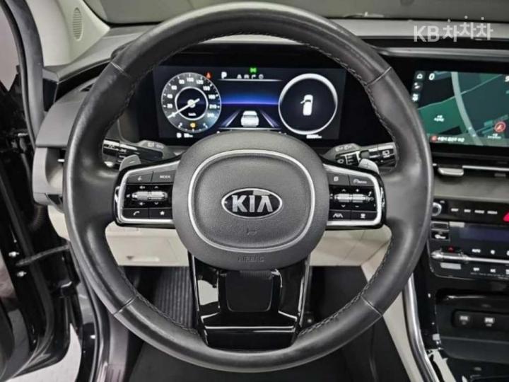 Kia Carnival G3.5 GDI Signature 8