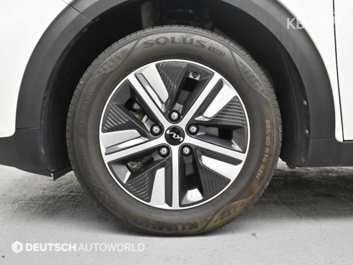 Kia Niro 1.6 HEV Prestige 6