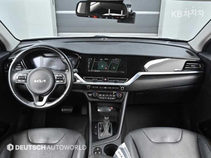 Kia Niro 1.6 HEV Prestige 8