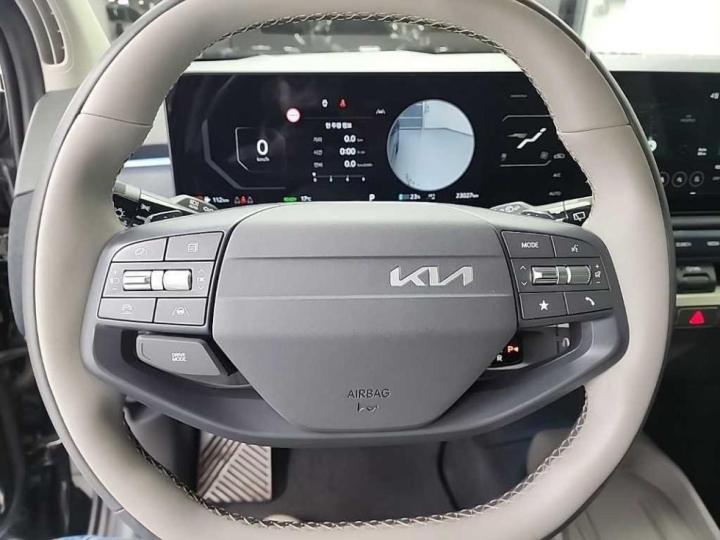 Kia EV3 Long Range 2WD Earth 10