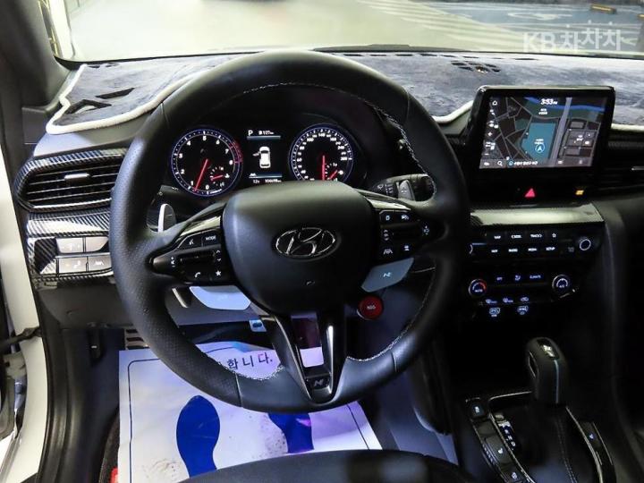 Hyundai Veloster N 2.0 T-GDi 9